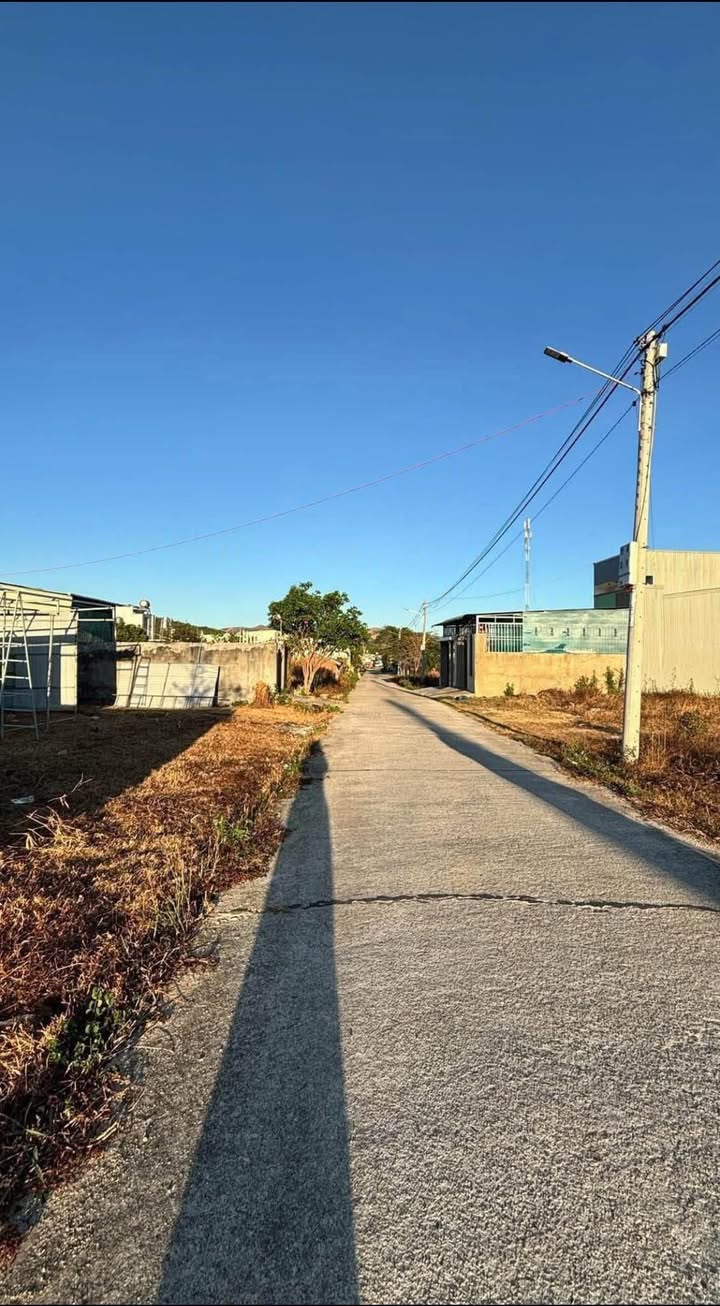 Đất thổ cư phường Đăk Cấm, Kon Tum 250m² giá 700 triệu - Khu dân cư đông đúc!