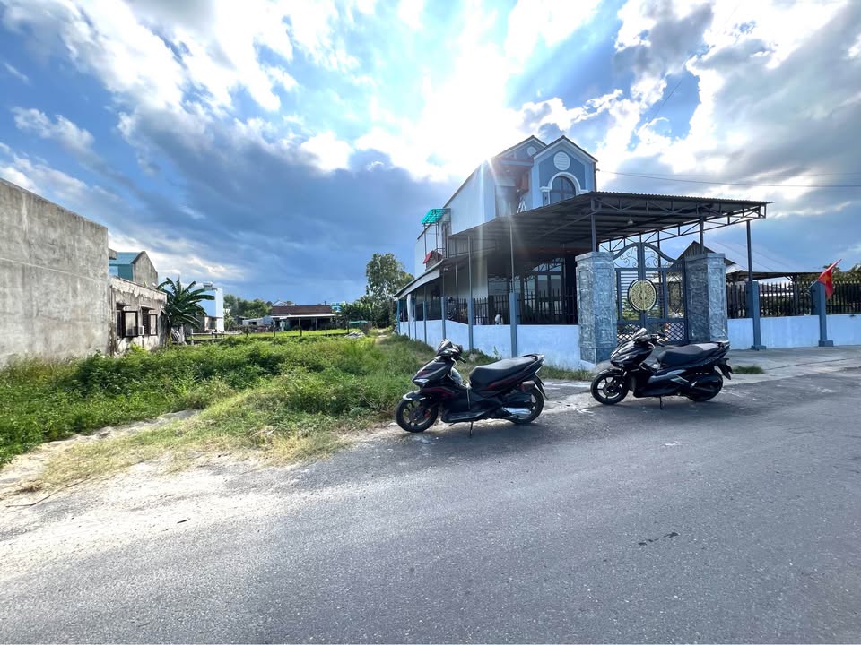 Đất nền Hòa Tiến Đà Nẵng 100m² - Lô 2 mặt tiền, giá tốt thương lượng!