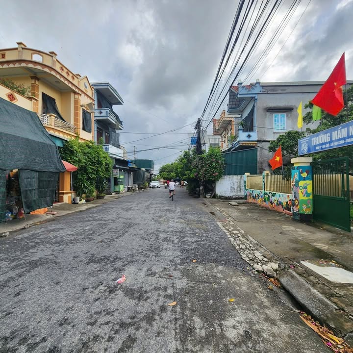 Bán gấp FrontHouse 90m² mặt đường Nghĩa Chính, Phú Xuân chỉ 2 tỷ - Đầu tư sinh lời!