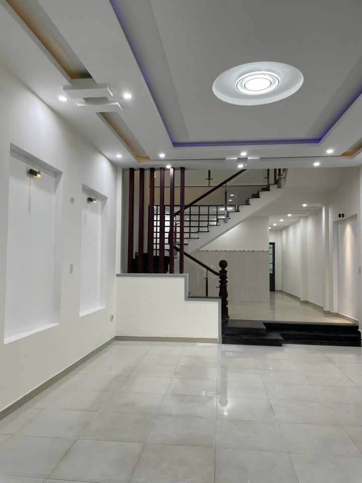 Nhà nguyên căn 3 tầng đường Hồ Tùng Mậu, Đà Nẵng - Chỉ 16 triệu/tháng!