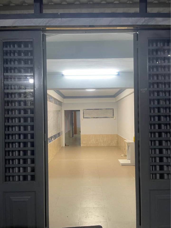 Nhà hẻm xe hơi Phường 4, Quận 8, 39m² giá 5.3 tỷ - An ninh tốt, sổ hồng riêng!