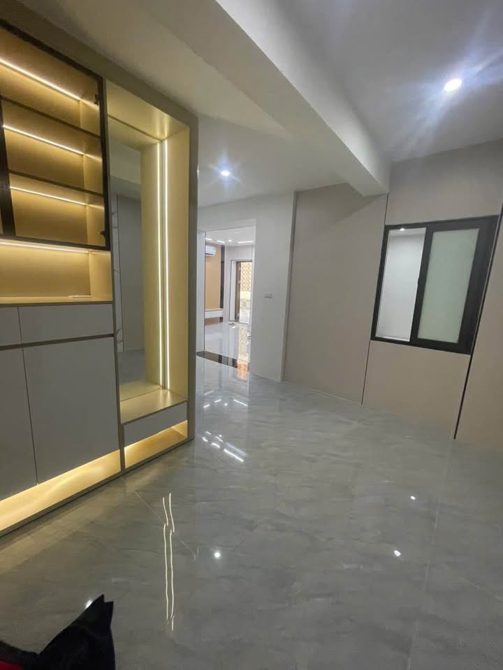 Nhà riêng Láng Hạ 57m² giá 6 tỷ - Thiết kế đẹp, sân rộng thoáng