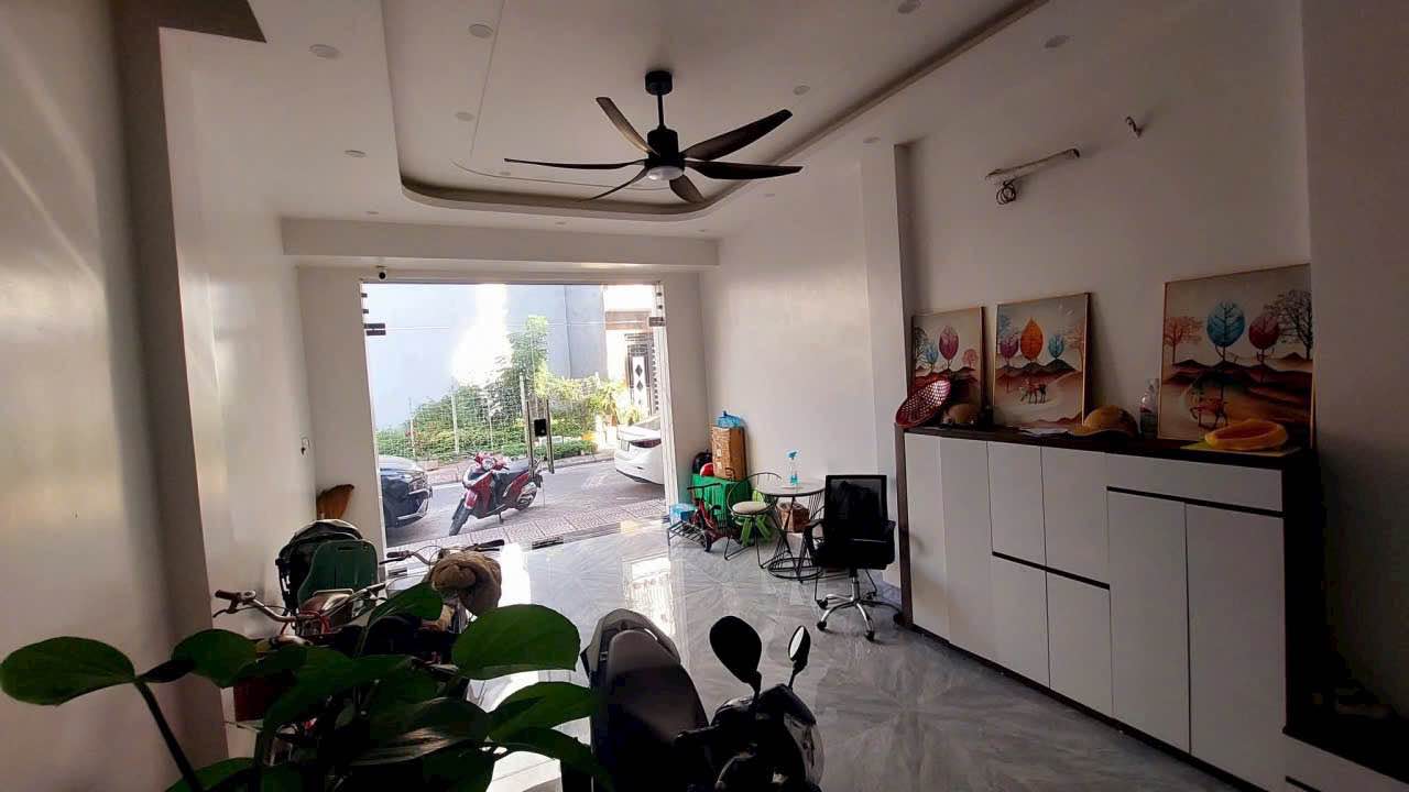 Nhà 5,5 tầng mặt đường Thế Lữ, Hạ Lý, Hồng Bàng 40m² giá 8.65 tỷ - Kinh doanh đắc địa!