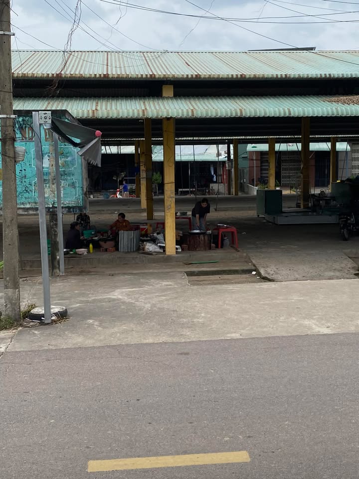 Đất nền Phước Hiệp 200m² giá 1.6 tỷ - Mặt tiền đường nhựa thuận lợi!