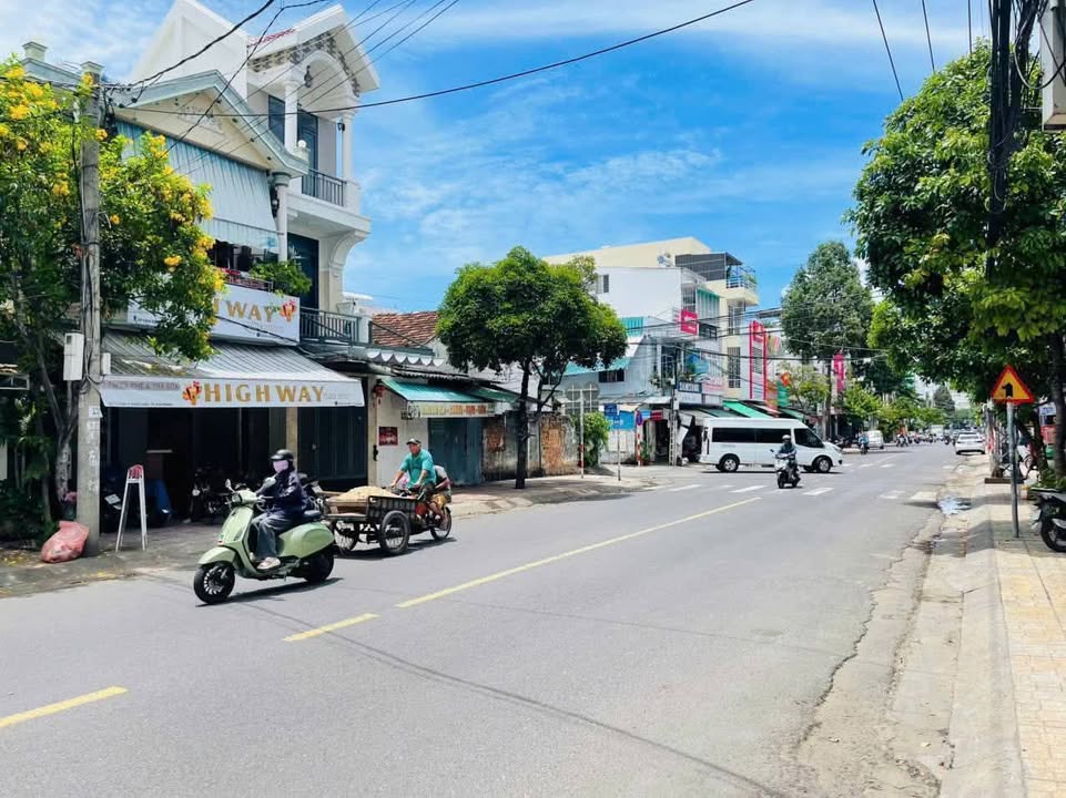 Nhà cho thuê mặt tiền đường Vân Đồn Nha Trang 90m² giá 18 triệu - Kinh doanh sầm uất!