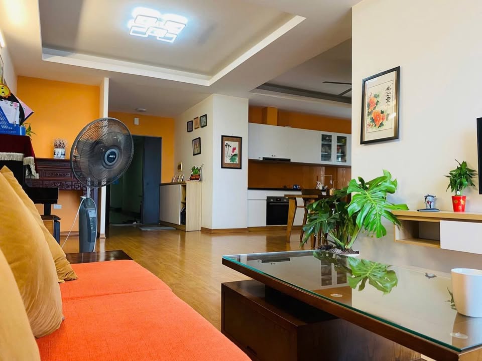 Căn hộ Chung cư C17 Bộ Công An Ngọc Thụy 117m² giá 7.3 tỷ - Căn góc thoáng mát, view đẹp!