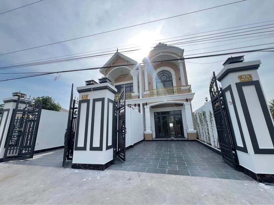 Biệt thự mặt tiền đường nhựa 125m² giá 3.3 tỷ - Chính chủ bán gấp!