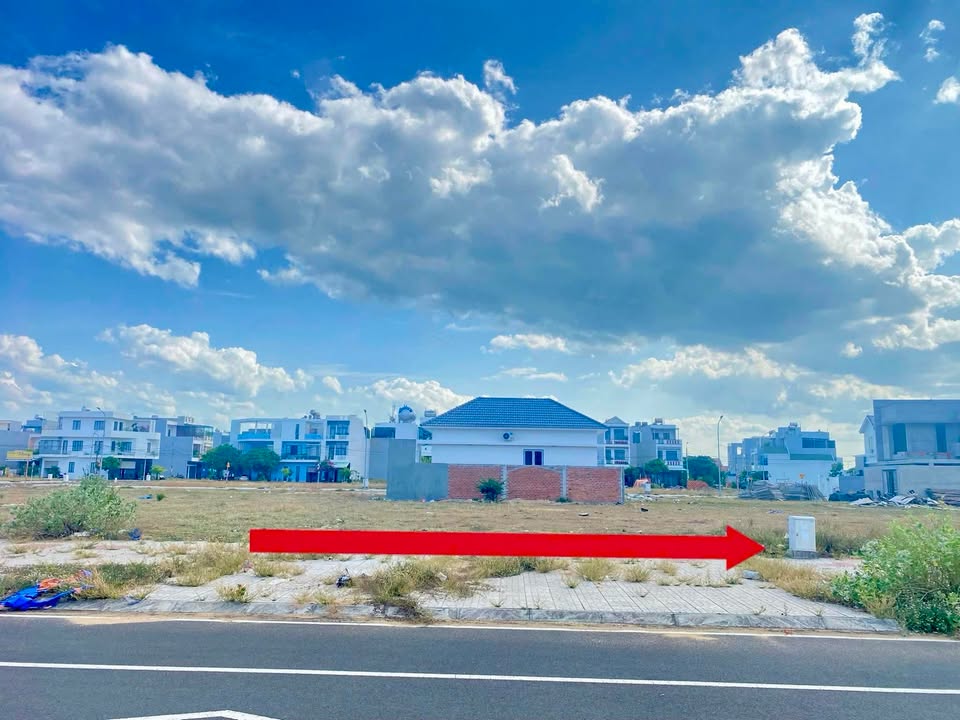 Townhouse Phan Chu Trinh Tuy Hòa 350m² giá 5.69 tỷ - Vị trí gần biển lý tưởng!