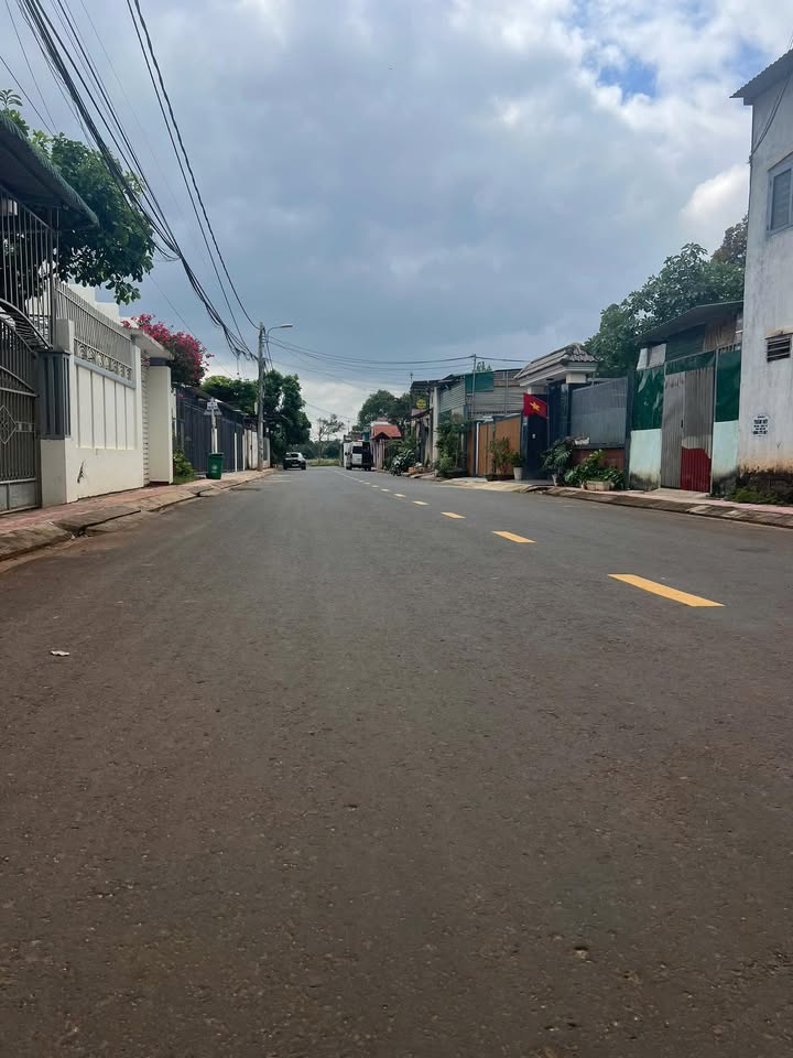 Nhà phố Dã Tượng Buôn Ma Thuột 125m² giá 4.39 tỷ - Tiện ích đầy đủ, khu vực an cư lý tưởng!