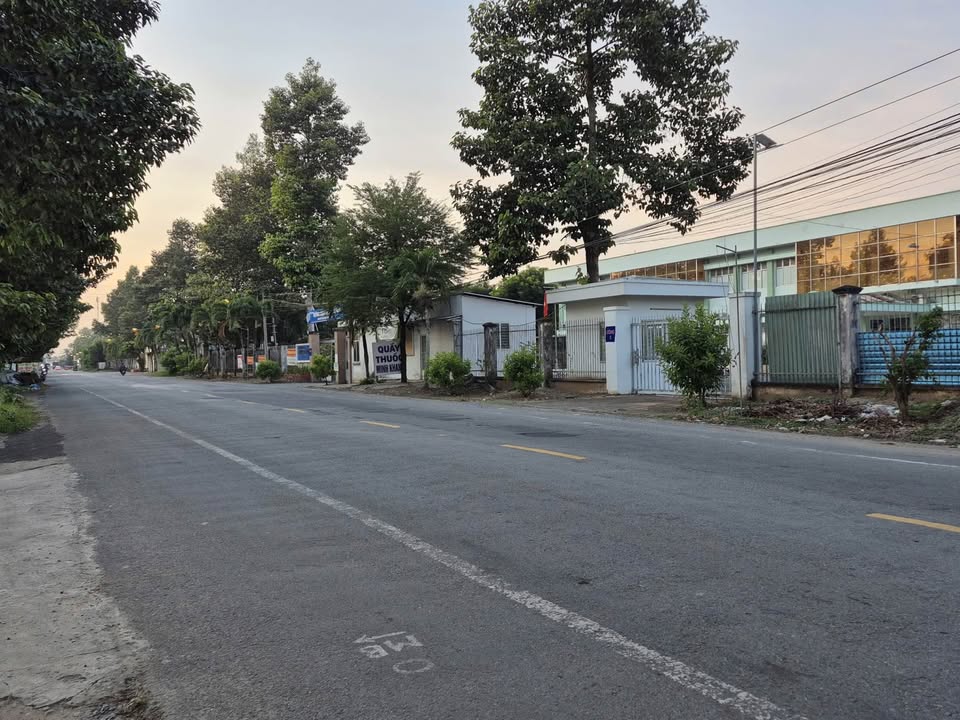 Đất mặt tiền lộ nhựa Hữu Định 94m² giá 590 triệu - Tiềm năng kinh doanh hấp dẫn!