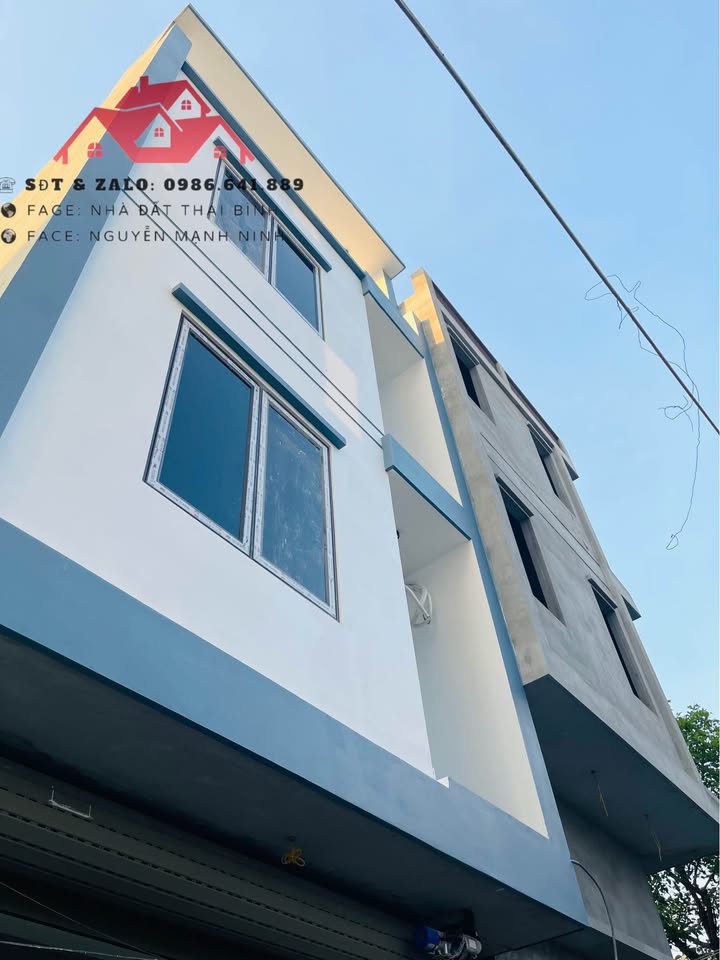 Nhà 4 tầng Quang Trung Thái Bình 43m² giá 2 tỷ - Ngõ ô tô tránh nhau, đỗ cửa thoải mái!