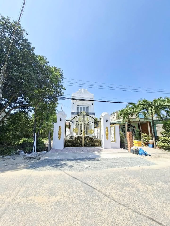 Nhà phố 2 tầng tại phường Ninh Thạnh, Tây Ninh 180m² - Chính chủ bán gấp!