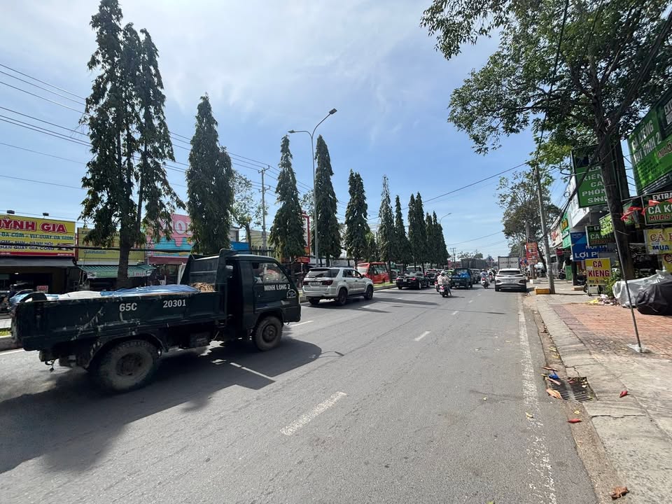 Cho thuê mặt tiền đường Nguyễn Văn Cừ, quận Ninh Kiều, 400m² - Vị trí đắc địa gần Đại học Y Dược!