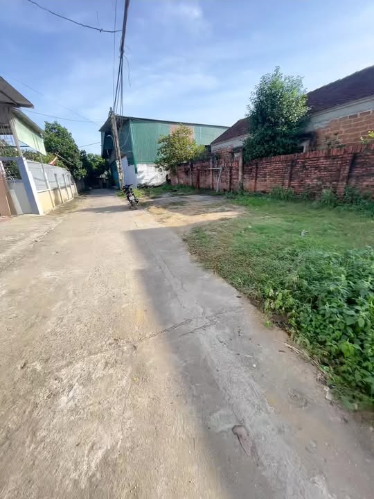 Đất nền 122m² tại Đông Hạ, Quốc Oai - Sổ đỏ chính chủ, giá 2 tỷ!