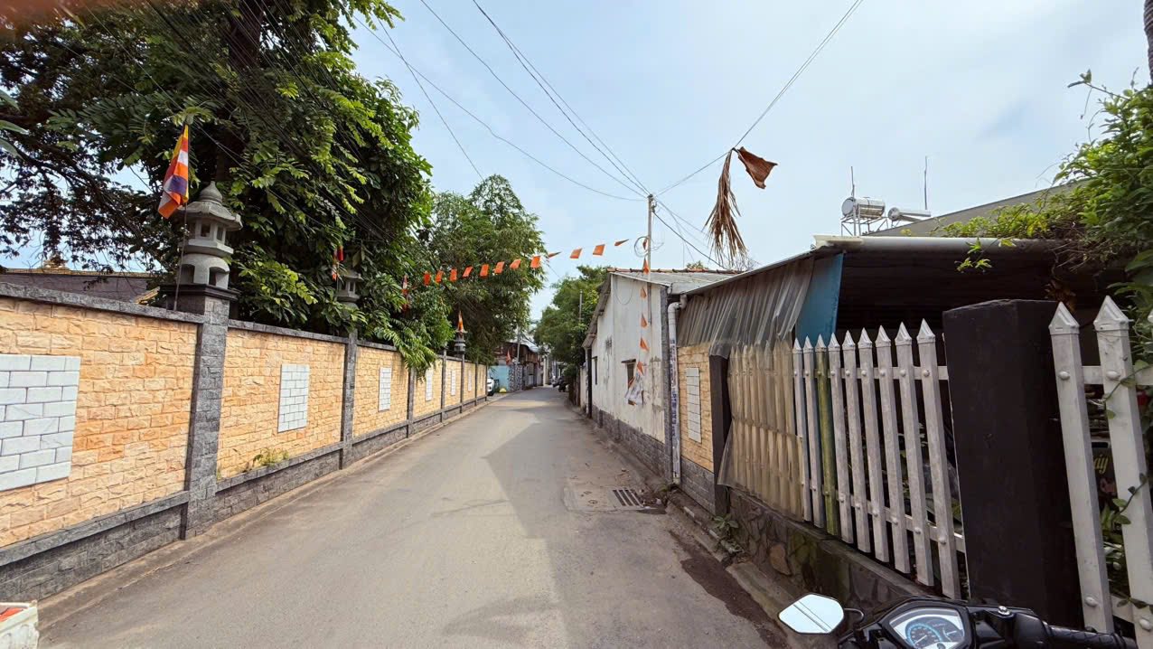 Nhà mặt tiền Nguyễn Văn Trỗi Dĩ An 126.7m² giá 4.2 tỷ - Vị trí đắc địa gần chợ!