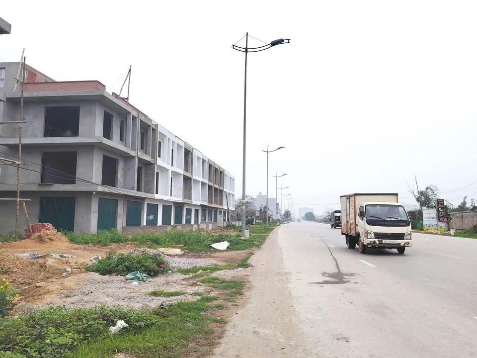 Nhà thô 3 tầng đường Nam Sông Mã 100m² giá 6 tỷ - Sổ đỏ chính chủ!