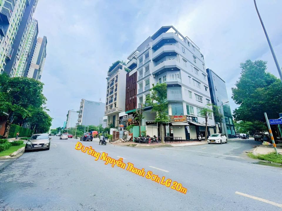 Bán gấp FrontHouse 7 tầng mặt tiền Nguyễn Thanh Sơn, Thủ Đức 100m² - Kinh doanh sầm uất!