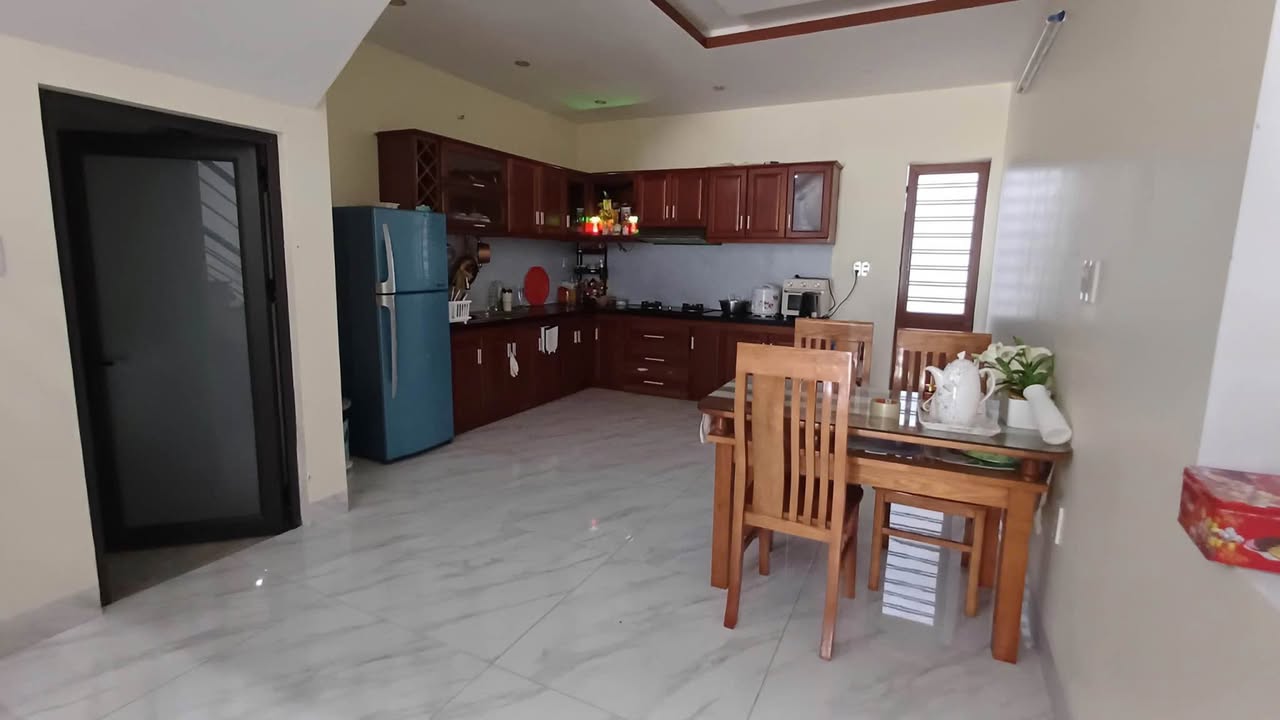 Nhà 3 tầng mặt tiền Cao Bá Quát, Ba Đình 73m² giá 12 tỷ - Gần cầu Rồng và chợ Đêm!