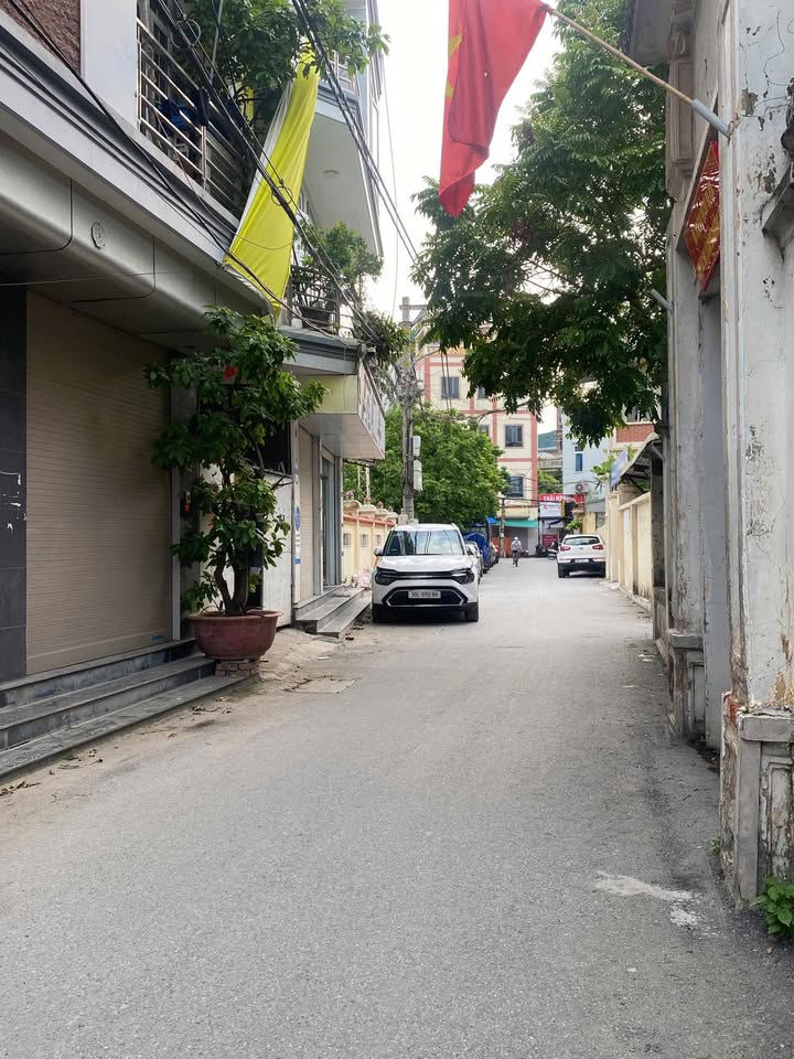 Nhà mặt ngõ Cầu Diễn 37m² giá 6 tỷ - Kinh doanh sầm uất!