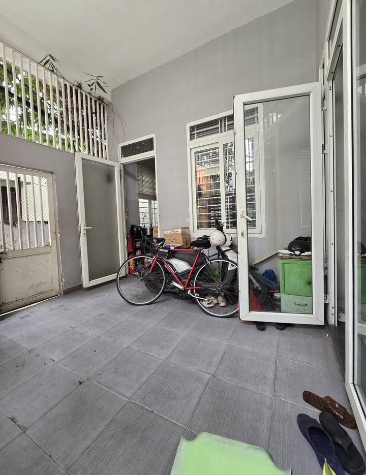 Nhà 2 tầng lô góc Trần Cao Vân 83m² giá 5.8 tỷ - Gần đường chính, tiện ích đầy đủ!