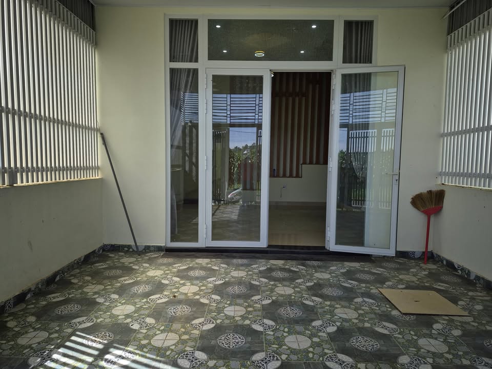 Nhà mặt tiền 123 Mạc Đĩnh Chi, Bảo Lộc 110m² giá 2.2 tỷ - Sân ô tô rộng rãi!