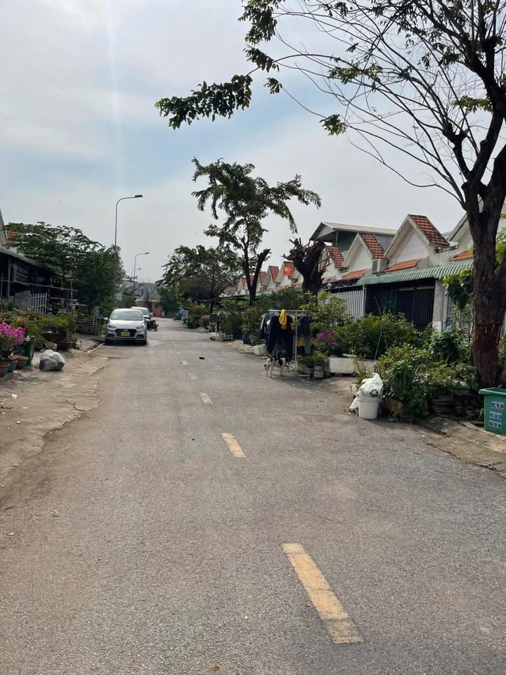 Nhà phố khu đô thị Long Hưng Biên Hòa 100m² giá 2 tỷ - Sổ đỏ chính chủ, vào ở ngay!