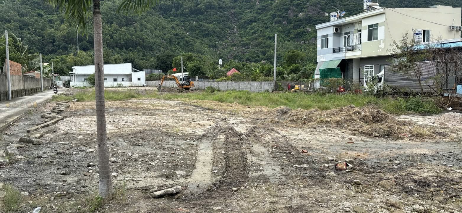 Bán lô đất mặt tiền Trần Đăng Ninh, Nam Nha Trang 108m² giá 2.25 tỷ - Vị trí vàng hiếm có!