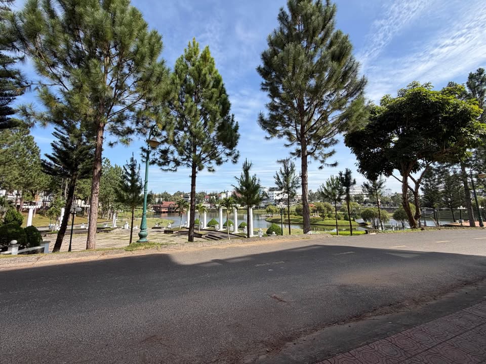 Nhà cấp 4 mặt tiền hồ Cù Chính Lan, Bảo Lộc 73m² giá 7.3 tỷ - View hồ tuyệt đẹp!