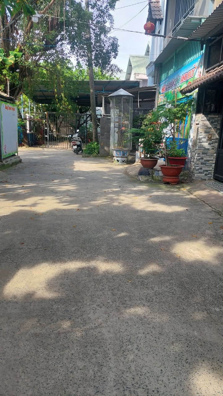 Nhà phố An Phú Đông, Quận 12, 100m² giá 4.5 tỷ - Hẻm xe hơi thông thoáng!