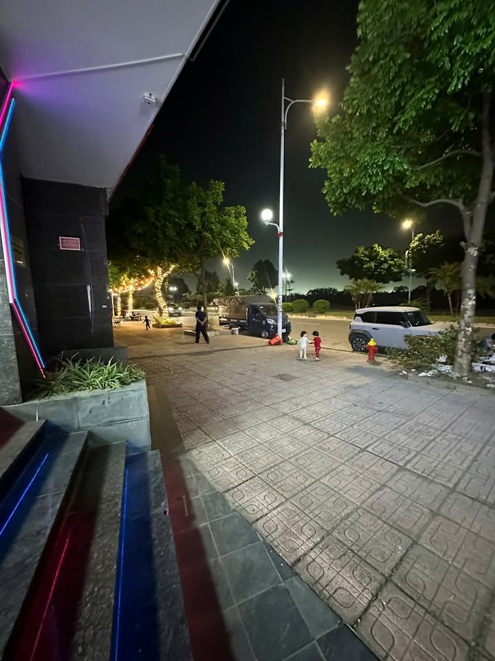 Mặt bằng cho thuê tầng 1 phố Hồng Tiến 108m² giá 22 triệu - Vỉa hè rộng thuận tiện kinh doanh!