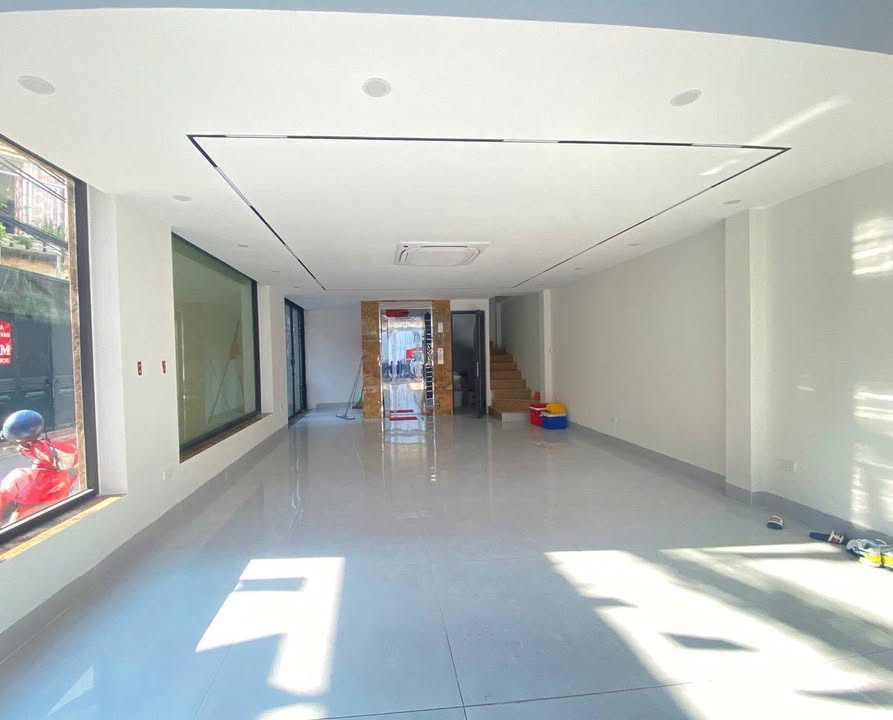Cho thuê mặt bằng 3 tầng tại Nguyễn Sơn Long Biên 60m² - Nhận nhà ngay!