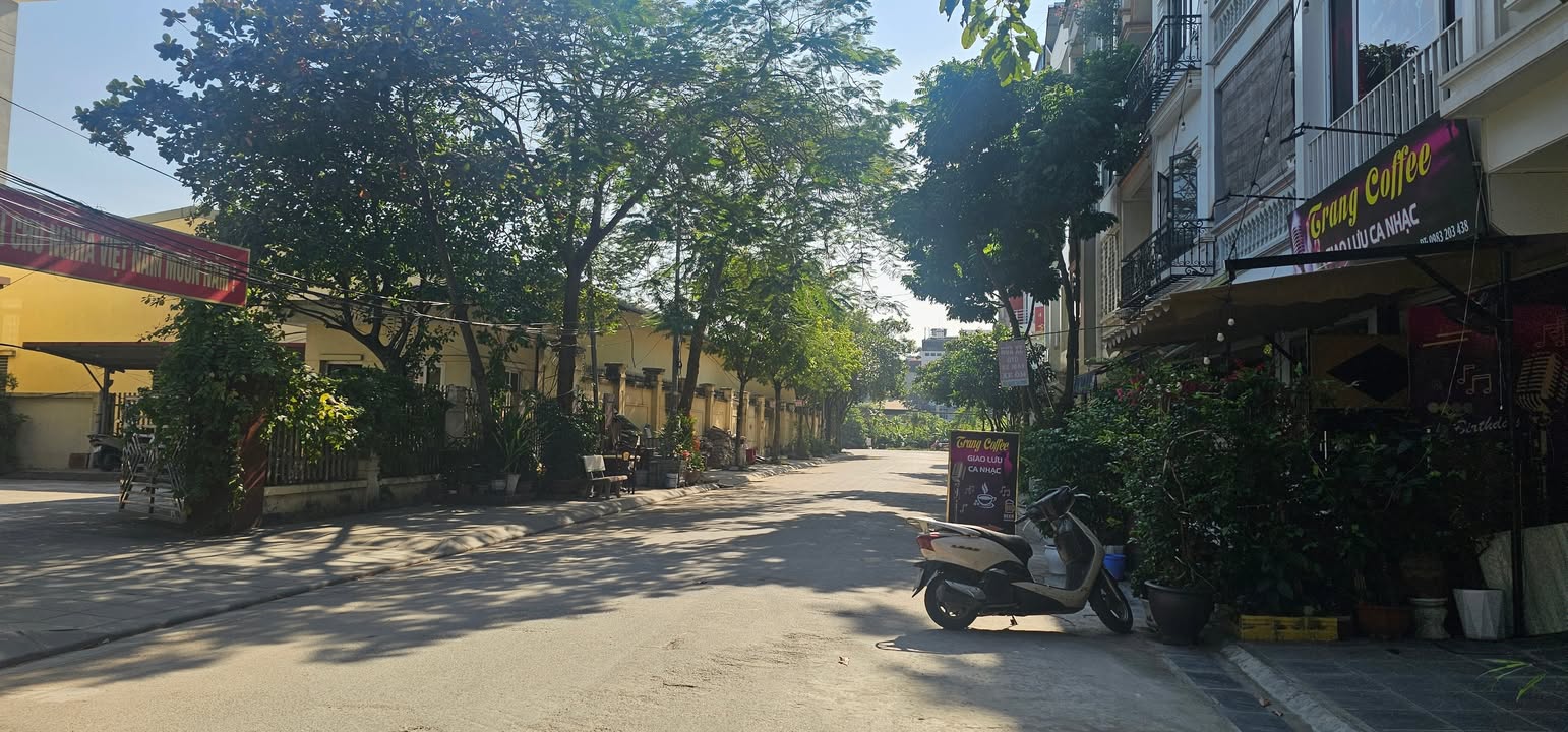 Đất Cự Khối Long Biên 38m² giá 5.9 tỷ - Sổ đỏ chính chủ, ô tô vào tận nơi!