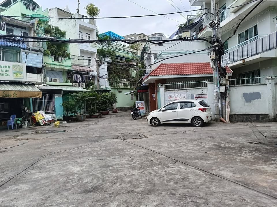 Nhà bán quận 11 80m² giá 13.8 tỷ - Ngay vòng xoay Lê Đại Hành!