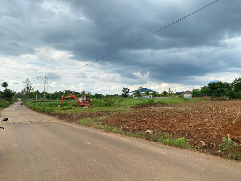 Mặt Tiền Kinh Doanh Y Wang Nối Dài, Ea Kao 245m² chỉ 1.15 tỷ - Tiềm năng sinh lời cao!