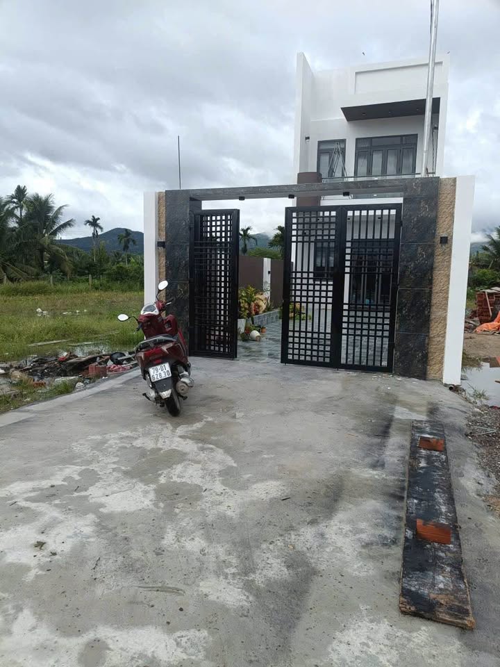 Bán nhà 2 tầng tại xã Diên Điền, Khánh Hòa 153m² giá 2.49 tỷ - Chỉ cần xách vali vào ở!