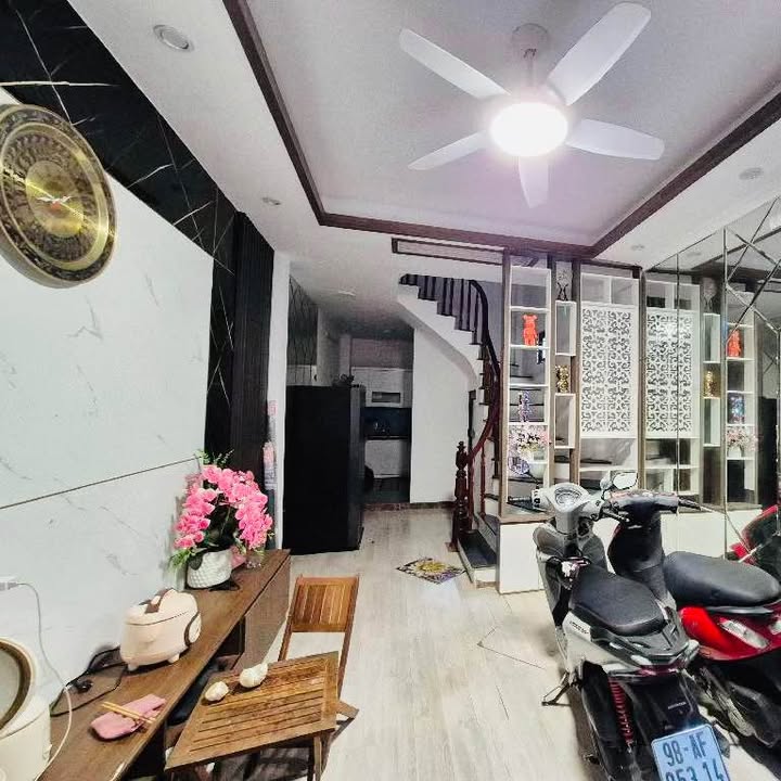 Nhà bán gấp tại Tây Mỗ, 38m² chỉ 6 tỷ - Sẵn sàng vào ở!