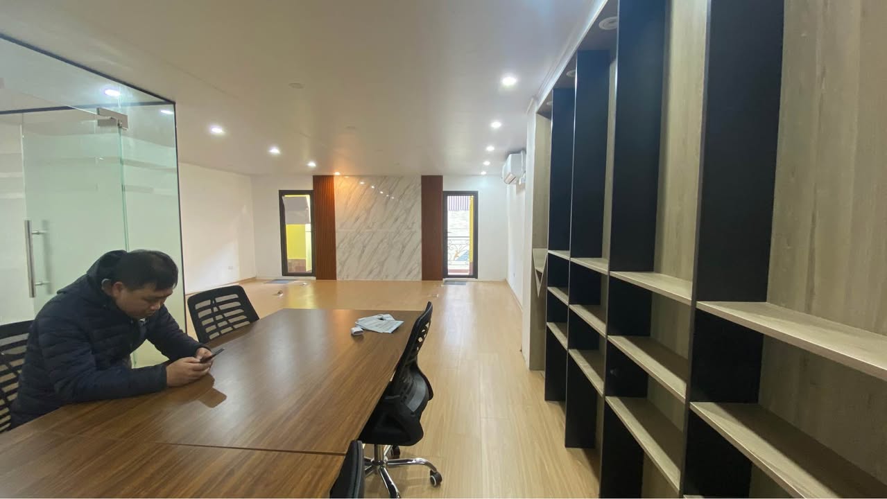 Văn phòng cho thuê Mễ Trì 90m² giá 15 triệu - Thiết kế hiện đại, thoáng đãng!