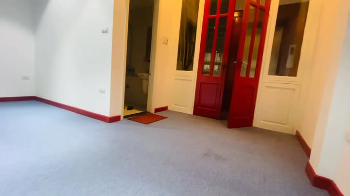 Văn phòng cho thuê tại Trung Kính 50m² giá 8 triệu - Không gian thoáng đãng và hiện đại!