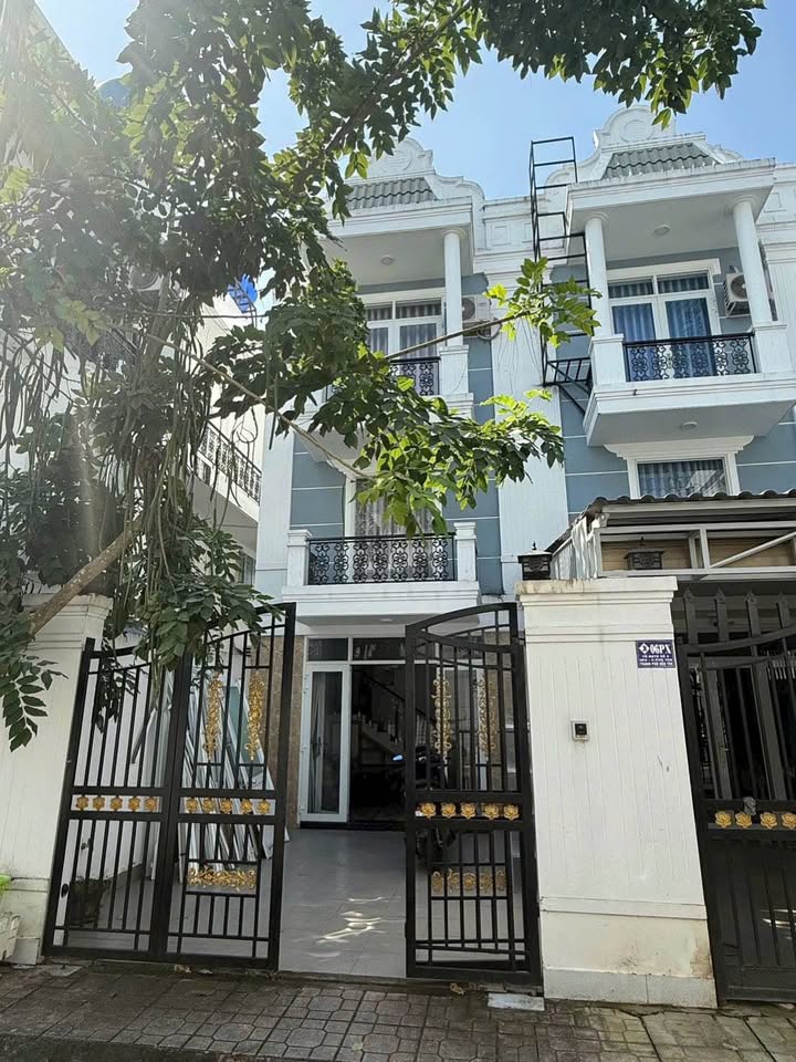 Nhà khu dân cư Phố Xanh Bến Tre 75.6m² giá 2.99 tỷ - An ninh tốt, nội thất đầy đủ!