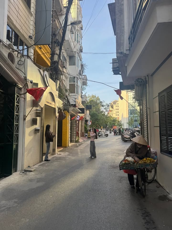 Nhà mặt phố Lê Đại Hành, Hai Bà Trưng 54m² giá 31.5 tỷ - Kinh doanh sầm uất!