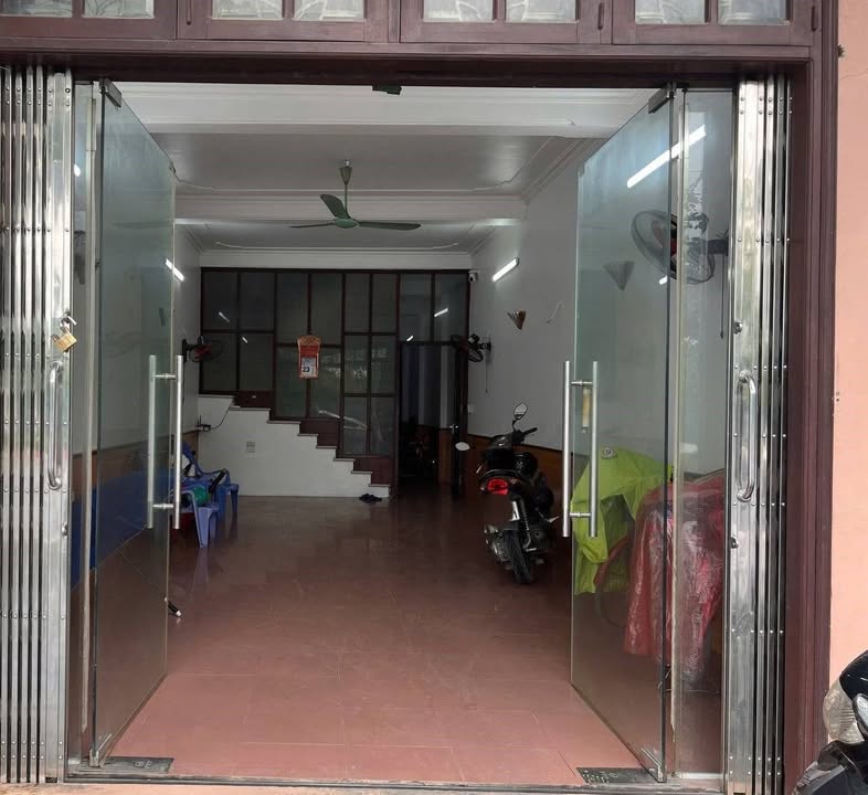 Cho thuê văn phòng 40m² mặt phố Cổ Linh - Giá chỉ 10.5 triệu/tháng!