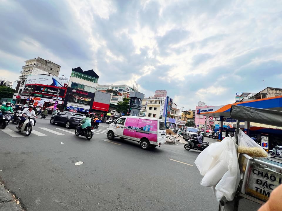 FrontHouse Lê Văn Sỹ Quận 3 36m² giá 5 tỷ - Kinh doanh sầm uất ngay chợ Trương Minh Giảng!