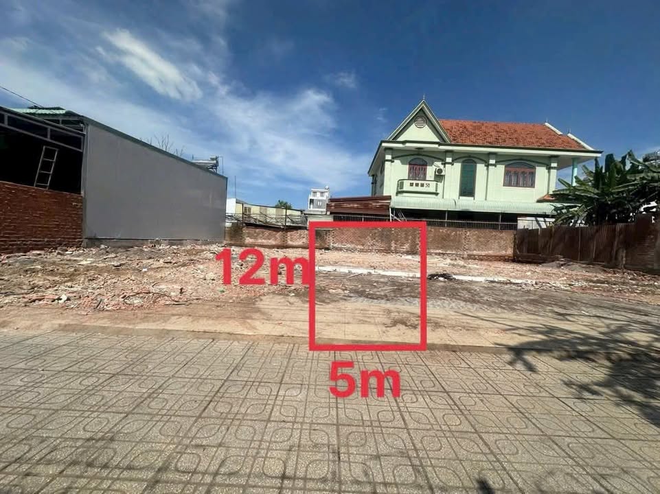 Đất đẹp Tân Phong 60m² giá 2.6 tỷ - Sổ đỏ chính chủ, xây dựng tự do!