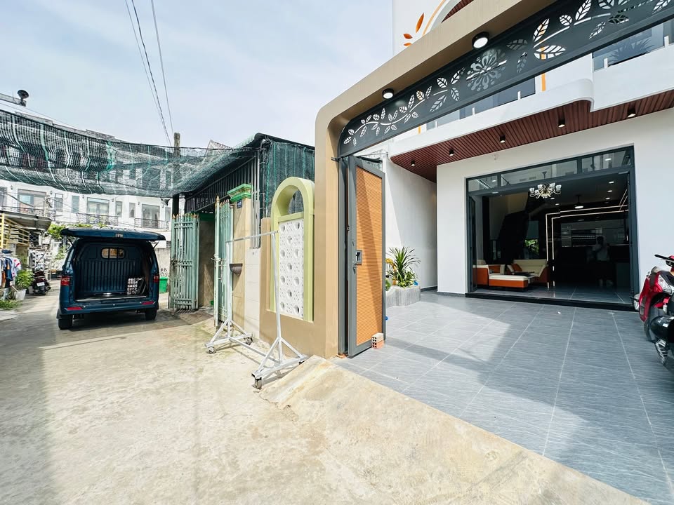 Nhà riêng Hưng Long, Bình Chánh 100m² giá 2.78 tỷ - Sổ hồng riêng, sẵn sàng ở ngay!