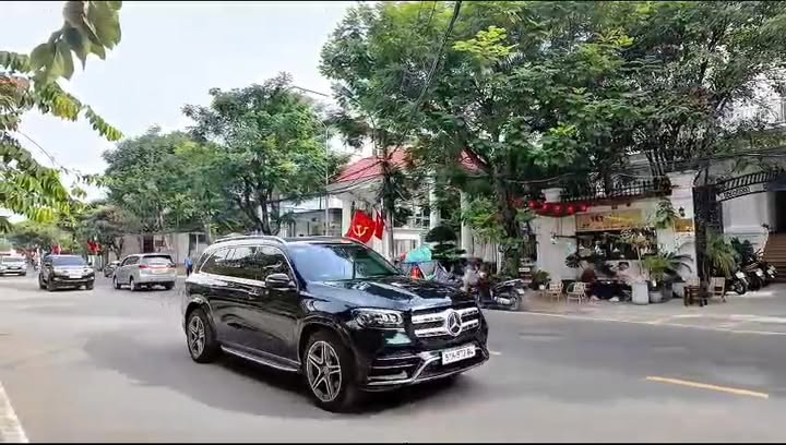 Biệt thự nghỉ dưỡng Quận 2 996m² giá 370 tỷ - Góc 3 mặt tiền, hồ bơi sang trọng!