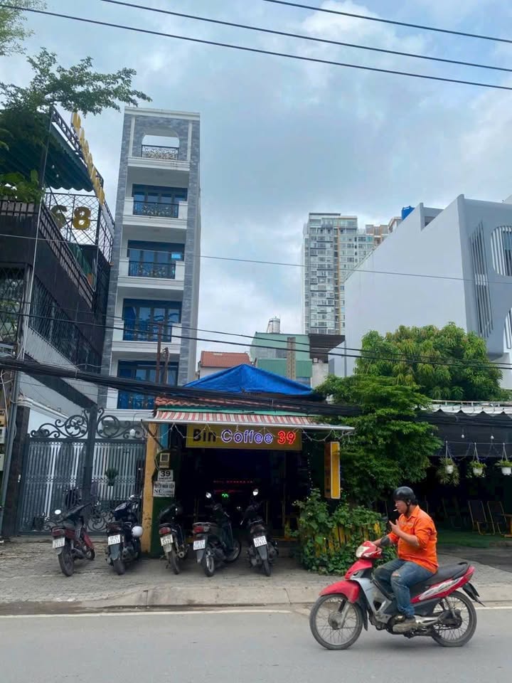 Mặt tiền Hoàng Quốc Việt, Phú Thuận, Q7 - Diện tích 76m² giá 10.5 tỷ - Đầu tư sinh lời hấp dẫn!