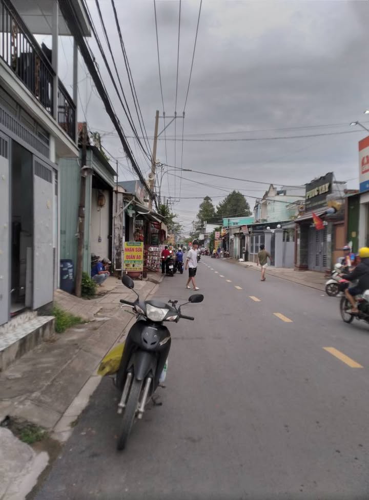 Nhà 2 tầng hẻm xe hơi Long Trường Quận 9 42m² giá chỉ 3.2 tỷ - Sẵn sàng ở ngay!