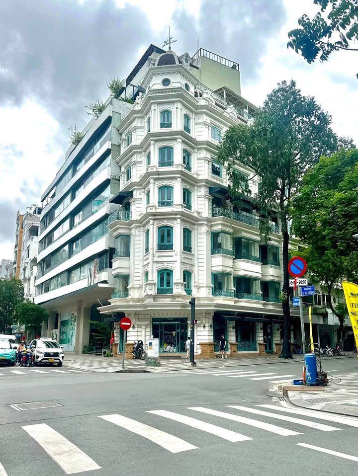 Bán tòa nhà mặt tiền Lý Tự Trọng, Quận 1, 91m² giá 250 tỷ - Vị trí đắc địa cho mọi loại hình kinh doanh!