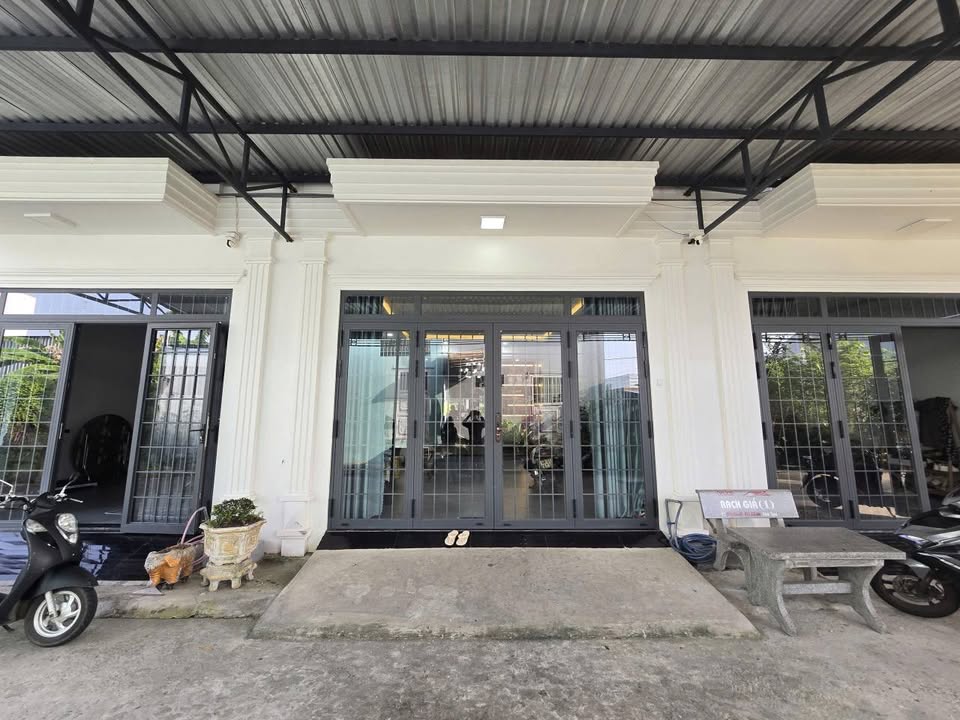 Nhà phố Phan Kế Bính, Rạch Giá 231m² giá 2 tỷ - Sân vườn rộng rãi, full nội thất!