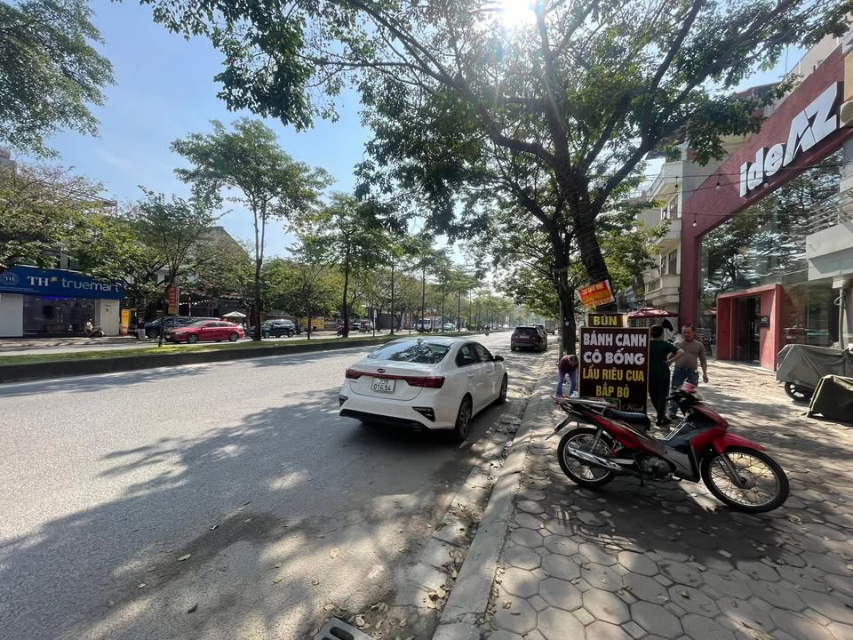 Nhà mặt phố Chu Huy Mân Long Biên 70m² giá 20 triệu - Đoạn đẹp nhất khu vực!